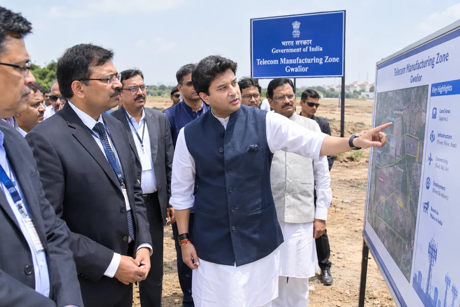 Union Minister of Communications Shri Jyotiraditya Scindia inspects site identified for Telecom Manufacturing Zone in Gwalior along with Secretary, Department of Telecommunications and senior officials